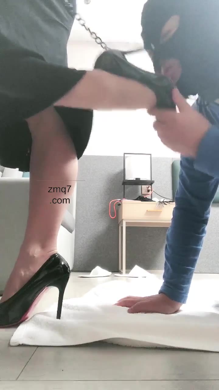 依依 首次调教老狗