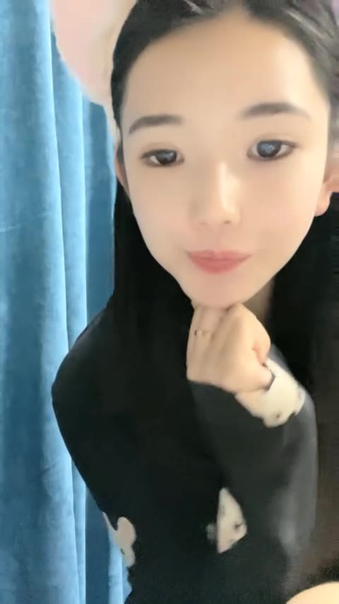 #大二学妹  白嫩巨乳一线天馒头B