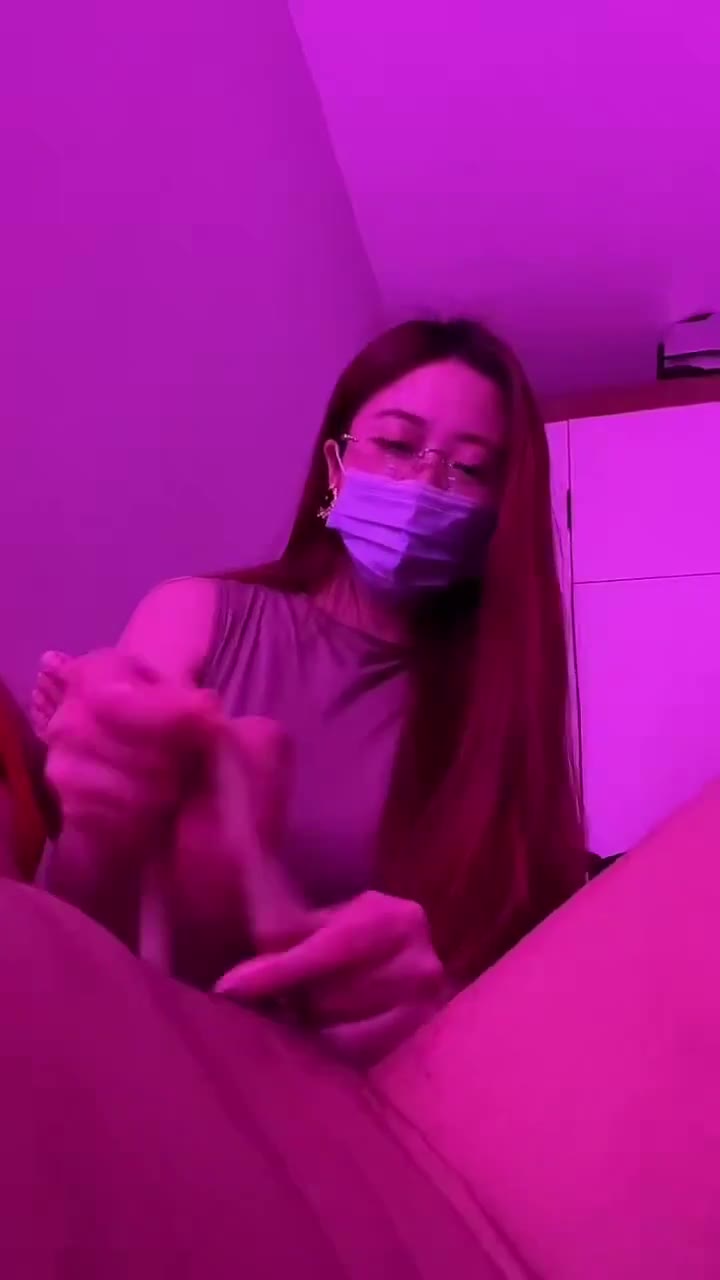 被眼镜韵味女技师丝袜龟头责玩鸡巴真是酸爽