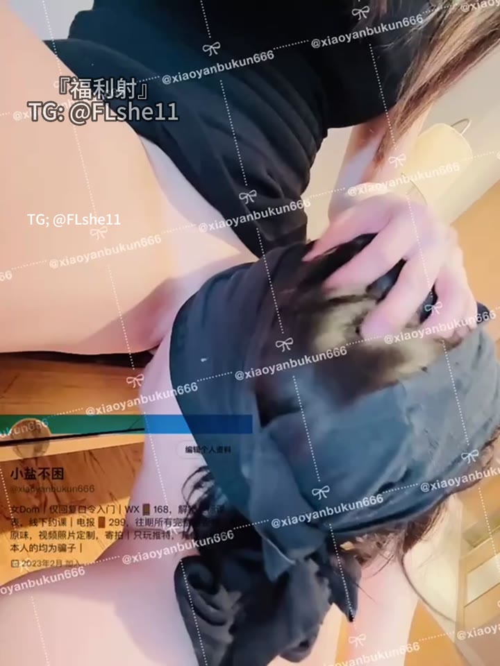 舔推特骚婊的嫩逼和玉足 裸足足交