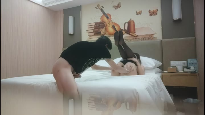 【利哥探花】专攻高颜值，极品车模，大长腿女神，这一场又是大获全胜，呻吟求饶看点多多