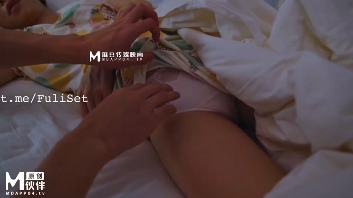 CZ-0006 长治传媒 姐姐的身体 被血气方刚的弟弟侵犯