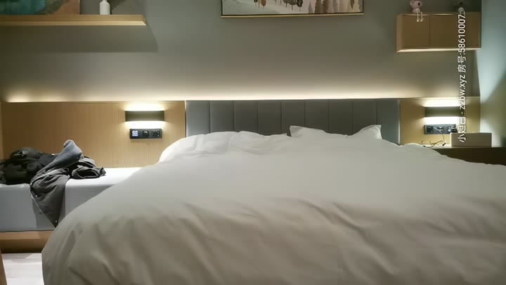 【#文轩探花】大胸萝莉嫩妹，脱光光沙发调情，床上经典性爱动作来一套