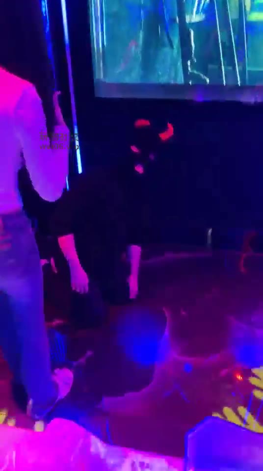 艾琳 和伽萝ktv游戏调教