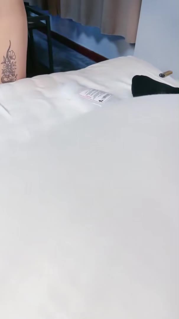 极品嫩妹嫩穴双头龙互插 张开双腿轮流插 #直播
