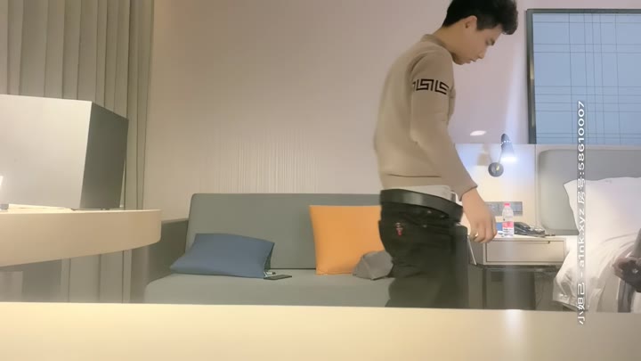 【#文轩探花】紧身裤大奶少妇，穿上情趣开档丝袜，大奶晃动口交服务一流_iris3