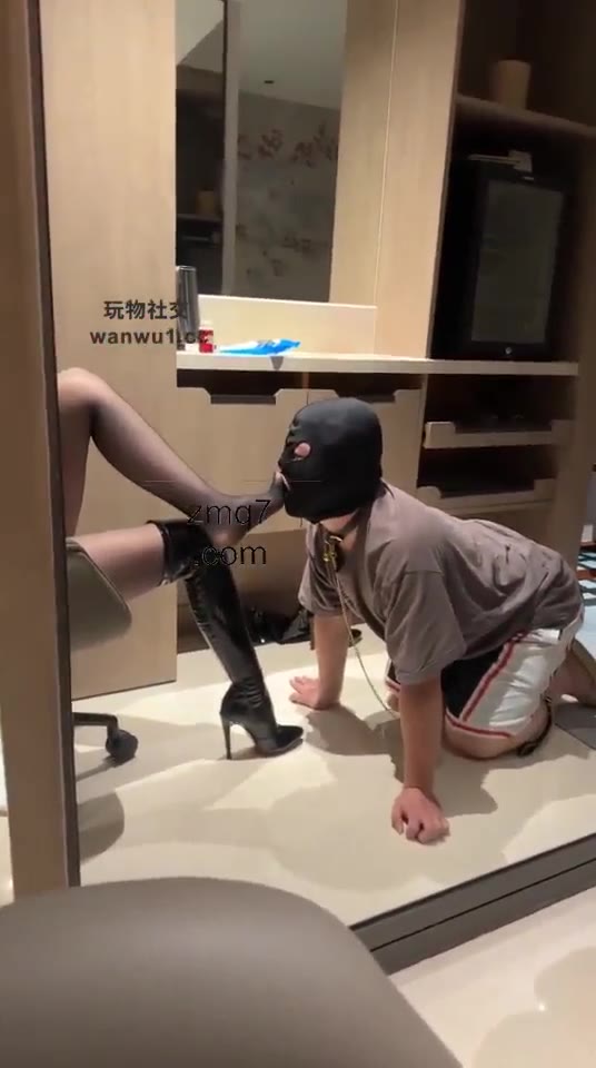 玥越 上海的靴奴