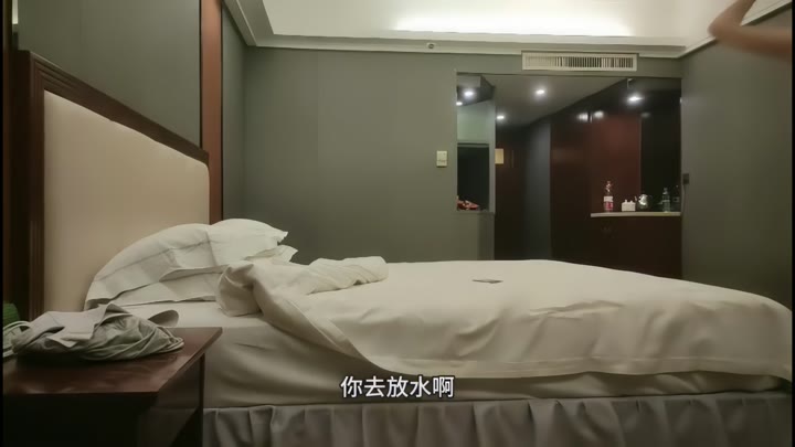 【#小马寻花】之极品美乳体态佳，先湿内裤属实骚