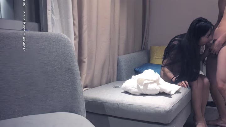 【#文轩探花】约了个超短牛仔裤大胸美女，沙发激情