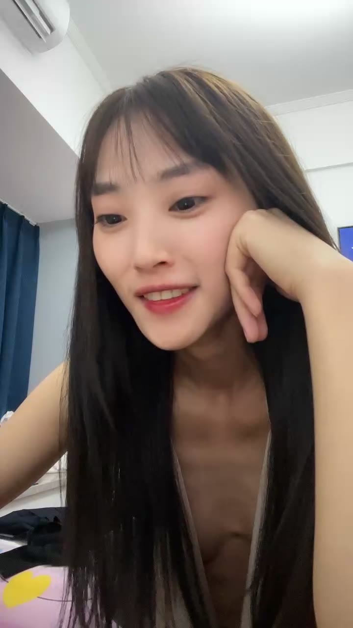 #直播 高颜值长发美女小秀一波
