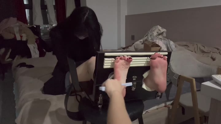 萌妹 裸足 足枷 tk 挠脚心