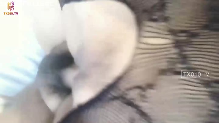 【黑丝女仆】特殊姿势服务 撕破丝袜猛操 最后无套内射