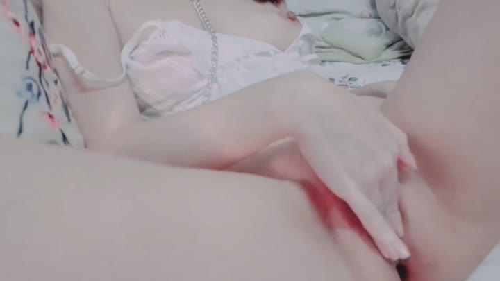 #自拍 #自慰 萝莉嫩妹妹 可爱情趣内衣套装 跳蛋震逼逼