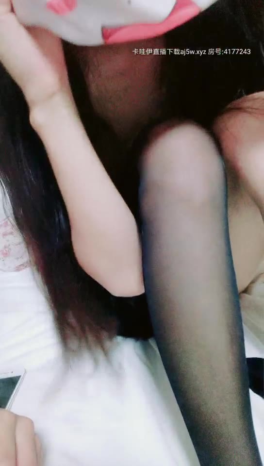 #福利姬 #咬一口萝莉 #萝莉 #学生妹 #双马尾 #白丝 #美足 #嫩足
