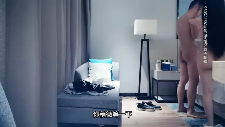 【#9总探花】花臂网红妹 干了一半来姨妈闯着红灯在干她 中文字幕