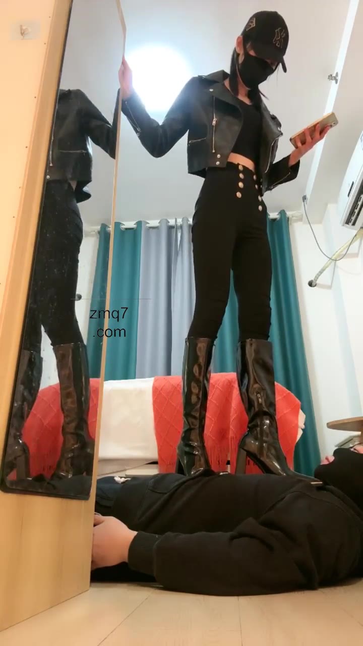 美娜格格 踩踏舔脚专场