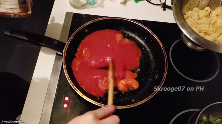 台湾人妻嫁给黑鬼老公 做完晚饭后直接被黑鬼猛操内射 射完还给特写