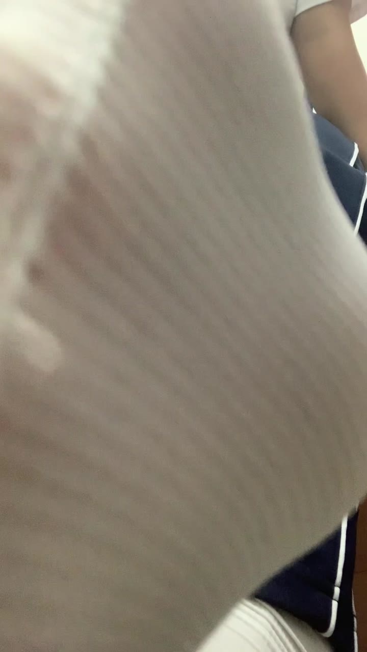 #小琪琪文文 #校服 #秀足 #高中生 #裸足  双脚底诱惑