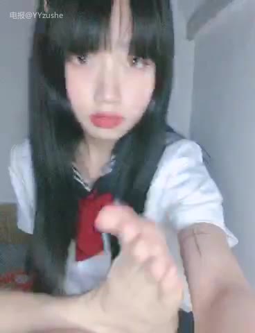 #舔脚 #学生 #制服 女大学生的脚是什么味道的呢？