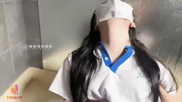 #国产AV #糖心Vlog 偶遇逃课优等生在楼道自慰