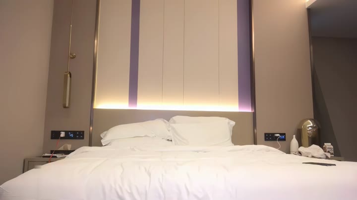 【#小宝寻花】经典作之嗲嗲白衣妹 高颜可爱奶音还有完美乳型惊呼鸡儿太大干到腿软不行