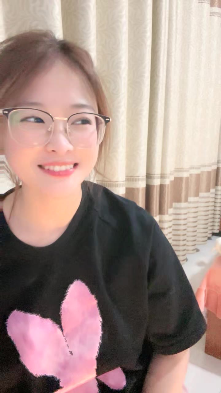 #直播 巨乳眼镜妹