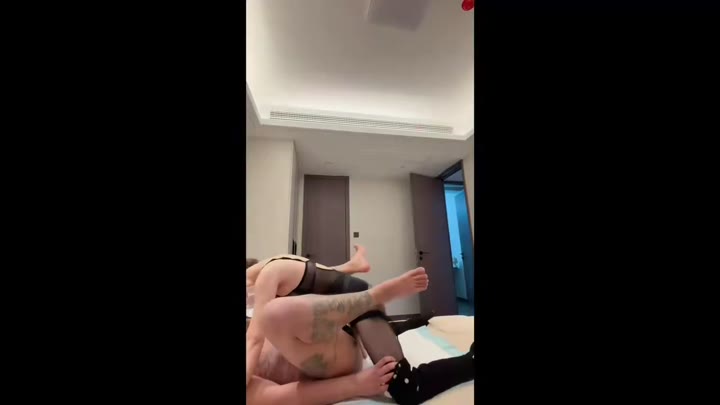 纹身小贱狗被两位主人轮流四爱猛操！菊花都要被干废了