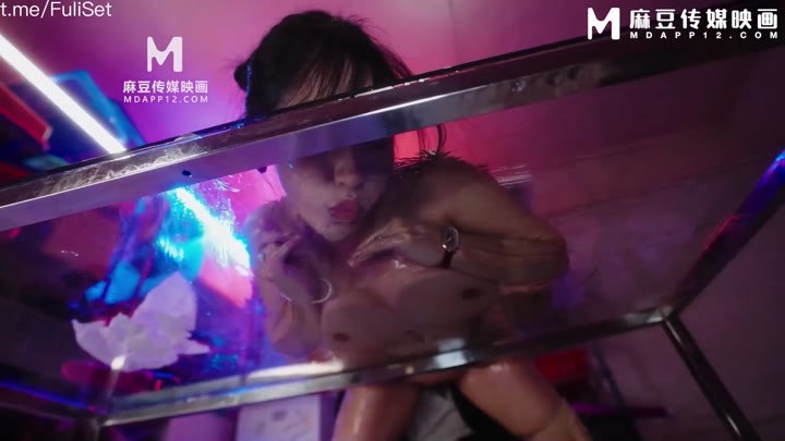 MDSR-0007-2 新婚妻子与菜老板 （下） 变态夫妻换伴乱 MDSR-0007-2 苏畅 李蓉蓉