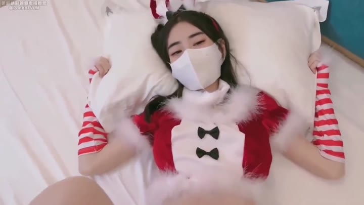 兔女郎 cos 黑丝足交挑逗小哥 无套猛干啪啪输出 呻吟连连 射满翘屁屁