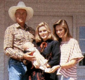 In totaal werden er veertien seizoenen en 357 afleveringen van de serie geproduceerd. Lucas Krebbs | Dallas | FANDOM powered by Wikia