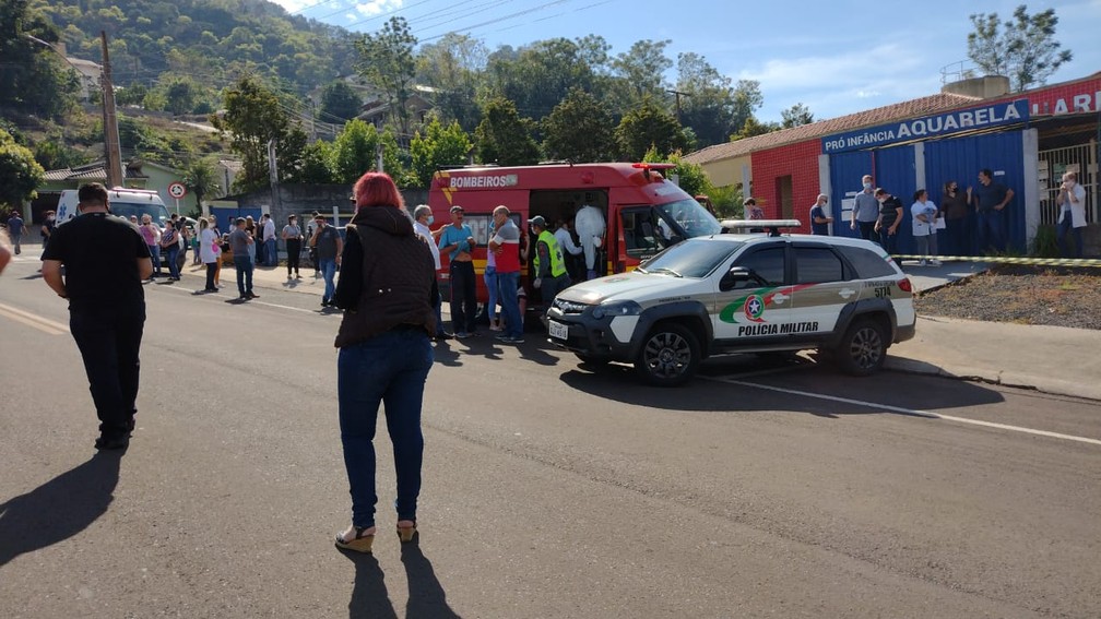 Adolescente invade creche e mata três crianças e uma professora em Santa Catarina