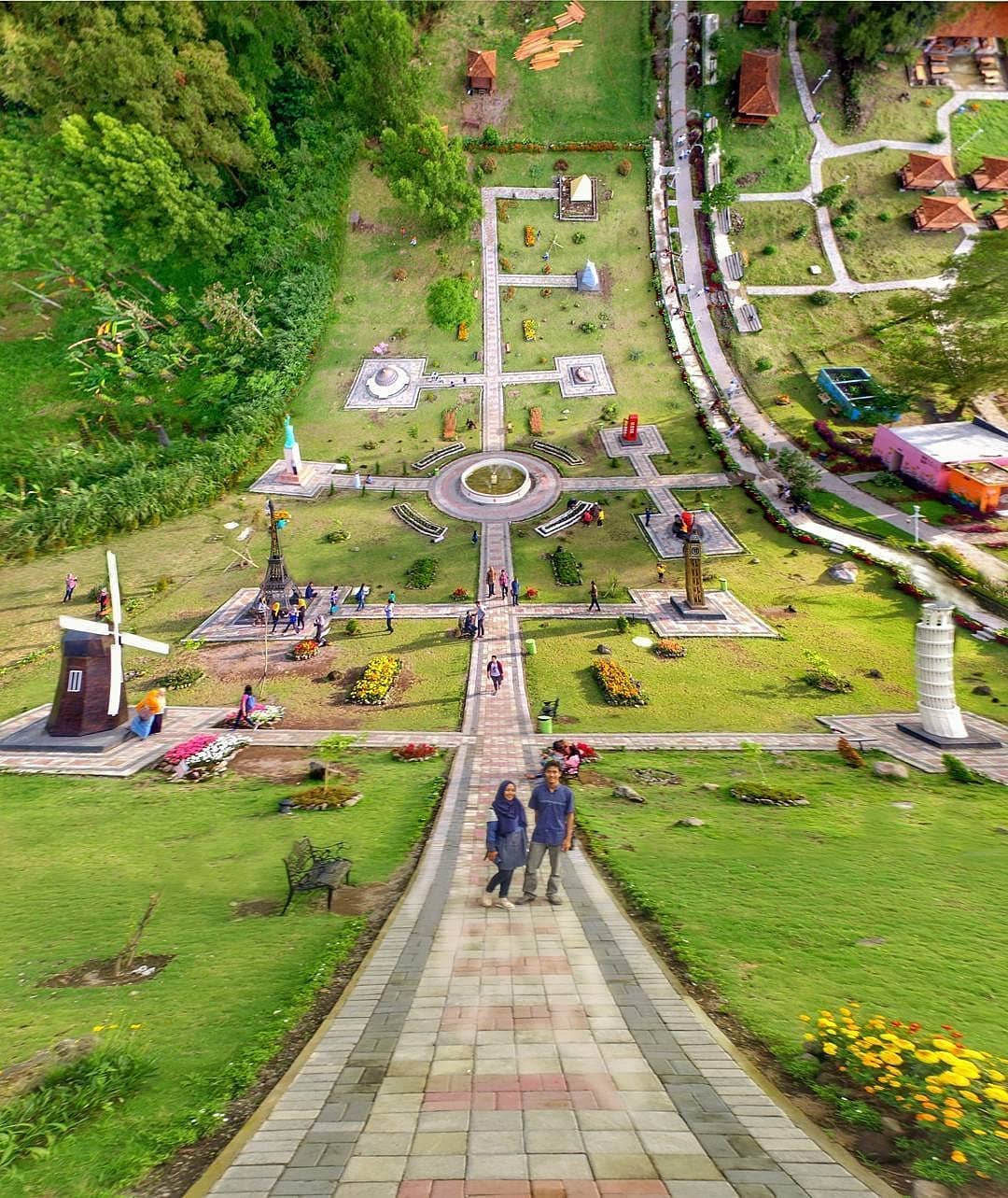 Tempat wisata jogja dekat malioboro yang wajib kamu kunjungi sebagai alternatif liburan kamu yang hanya 1 hari saja di yogyakarta. Paket Wisata Jogja 4 Hari 3 Malam Paket 3 Visit Jogja Com