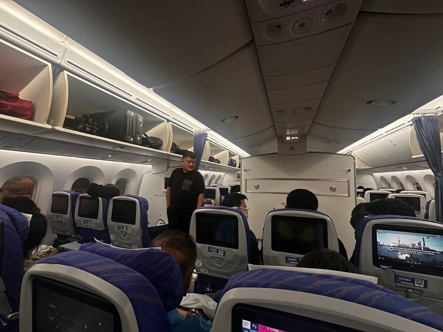 中國南方航空搭乘心得｜南航評價 座位空間舒適度評比 A330與B787經驗分享 - 膽小鬼與冒險王