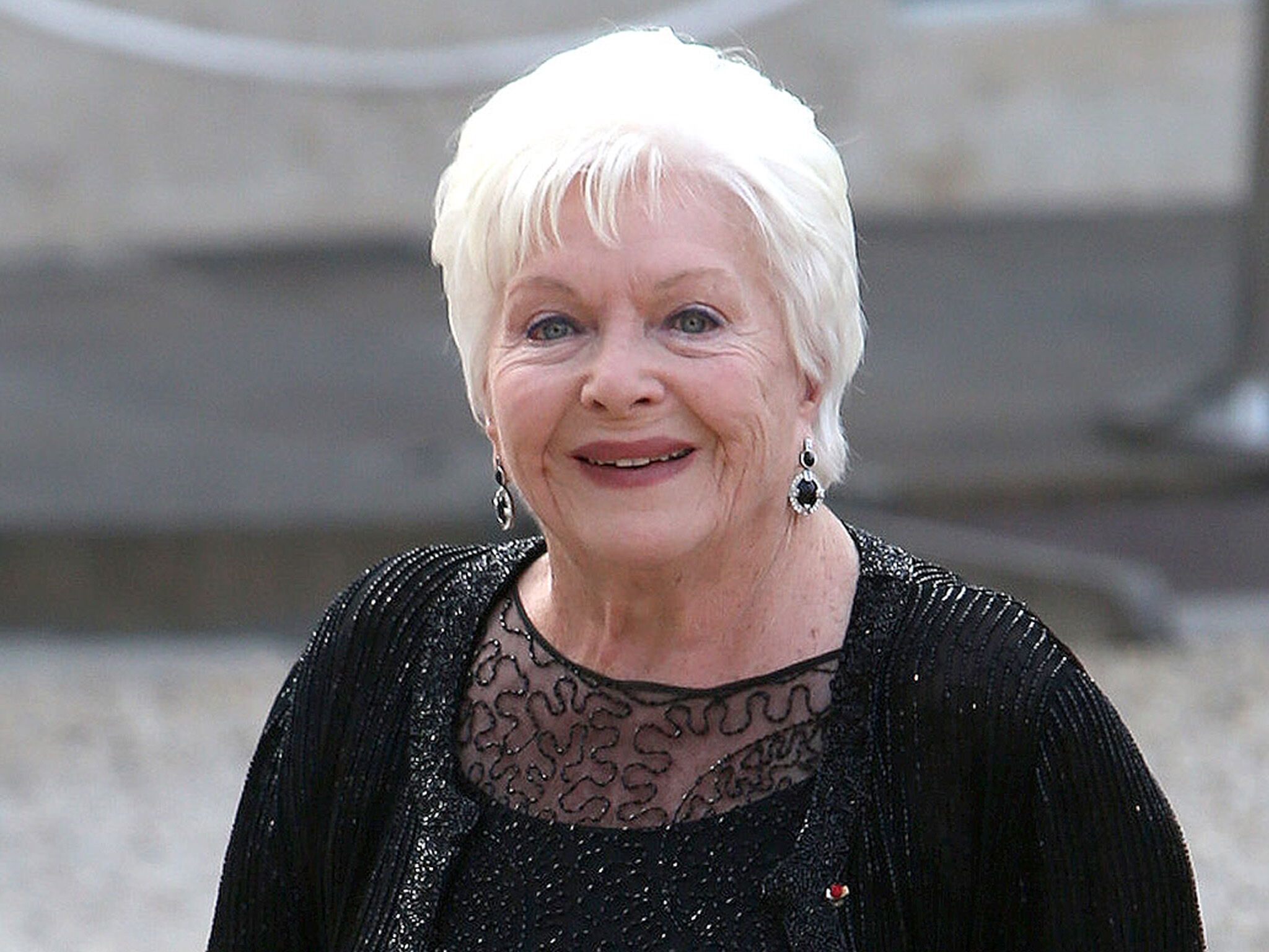 Line renaud (born 2 july 1928) is a french singer, actress and aids activist. Line Renaud La Biographie De Line Renaud Avec Voici Fr