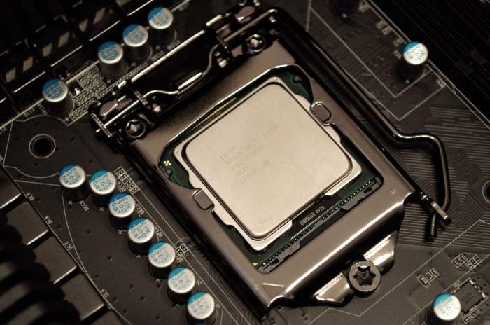 Temukan Pengertian: Pengertian Central Processing Unit (CPU) Temukan Pengertian: Pengertian Central Processing Unit (CPU)