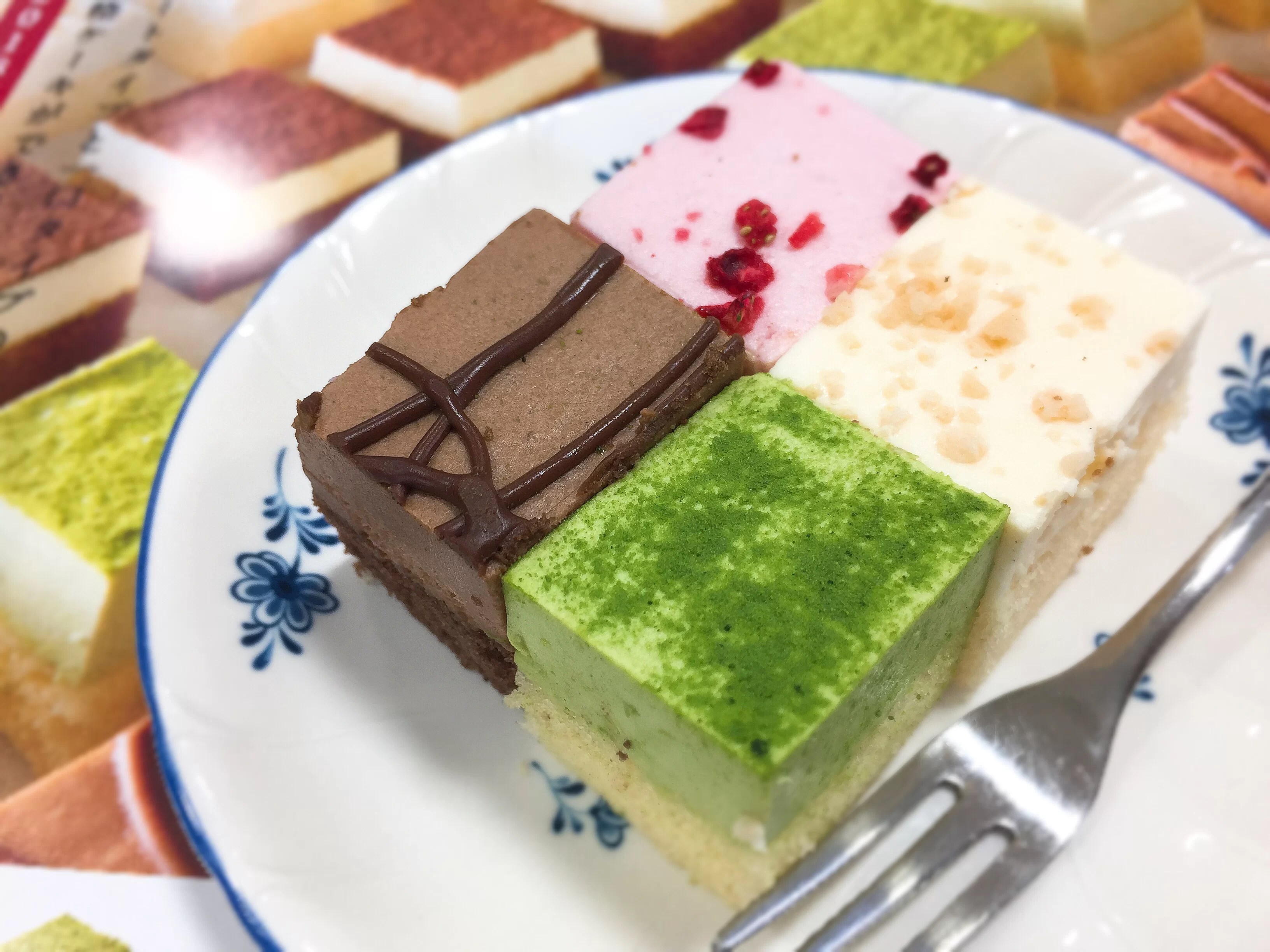 ひとくちサイズにカットされています Jgカットケーキ99 和光食材株式会社