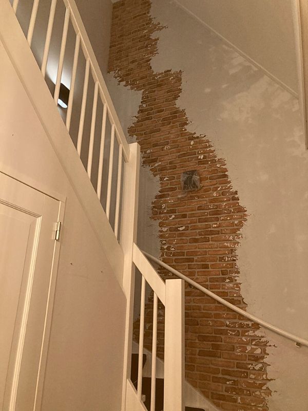 trap inspiratie met een oude stenen muur trapgat ideeën