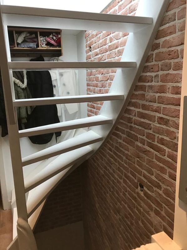 trapgat inspiratie met een bakstenen muur binnen van Wall of Steen bij de muur trap