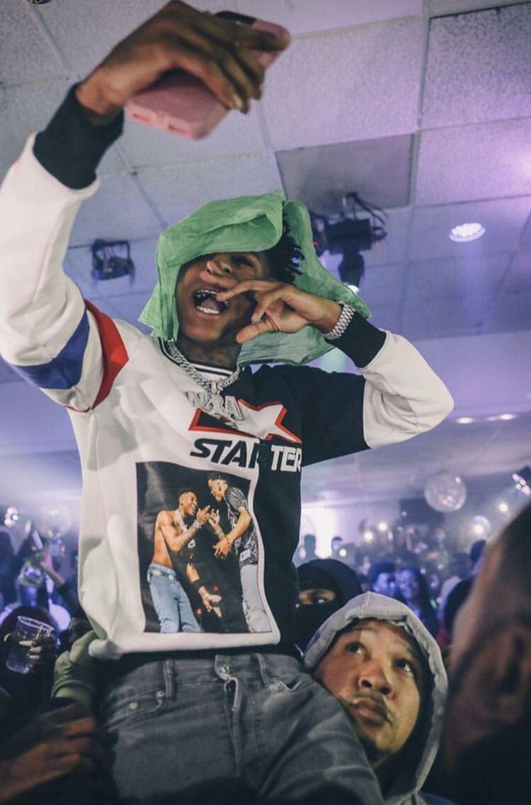 Wallpaper isn't a quick fix to hide bumpy walls, so you'll need to prepare the wall fi. 4KT Wallpapers - Top Free 4KT Backgrounds - WallpaperAccess