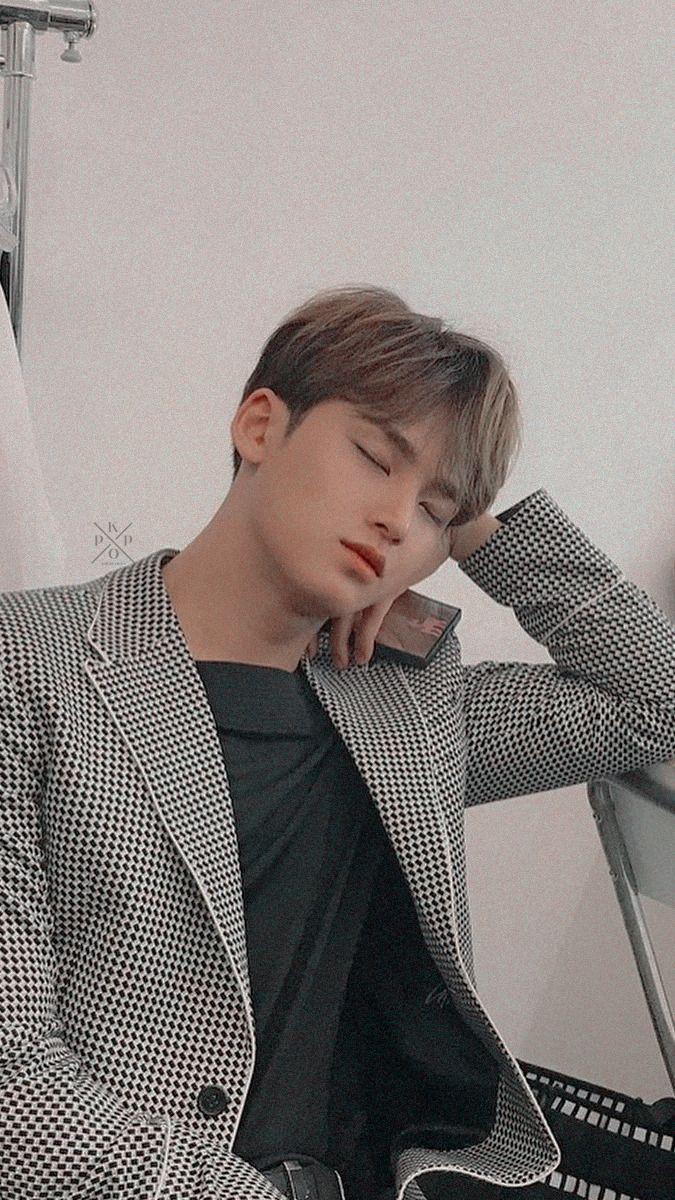 Still, on mingyu's chest, a familiar hand started to play with his hair. Seventeen Mingyu Wallpapers Top Free Seventeen Mingyu Backgrounds Wallpaperaccess