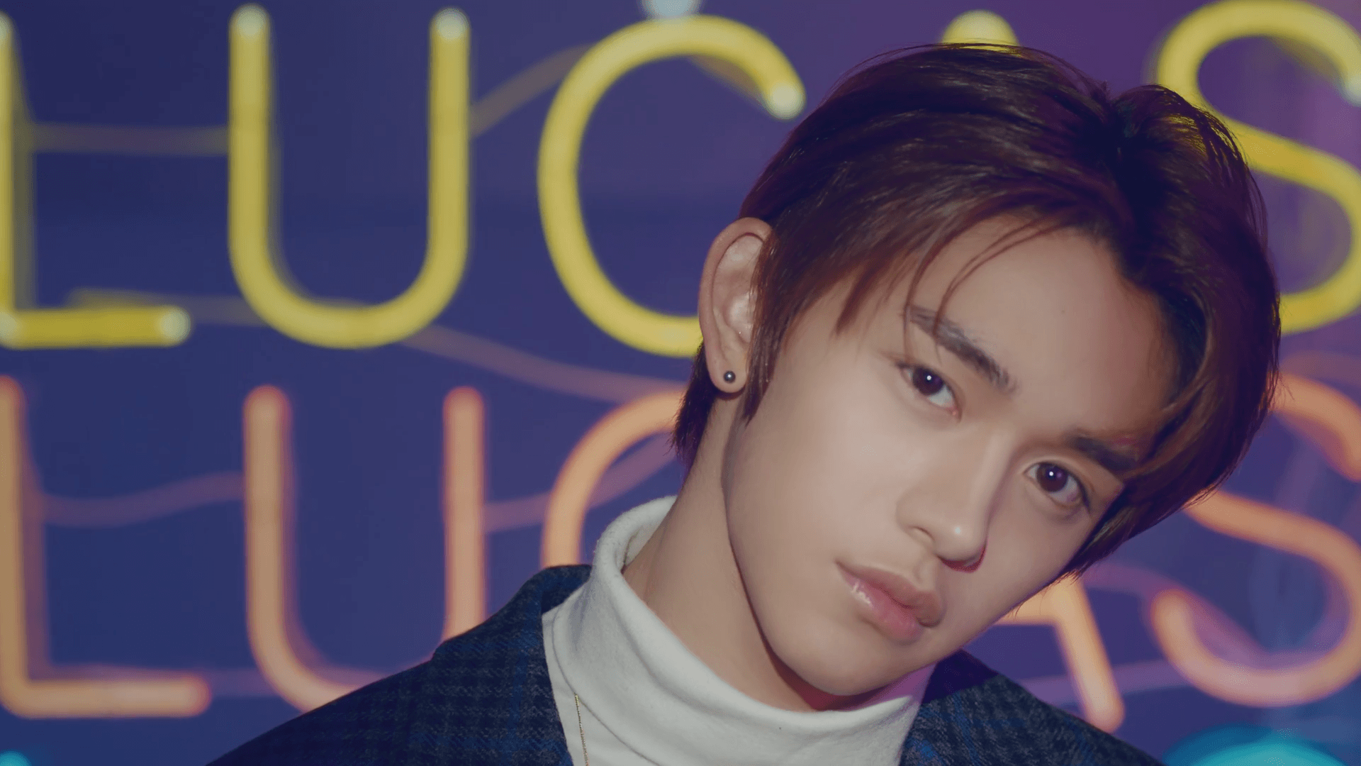 Dia mengawali kariernya sebagai idol dengan debut bersama nct u di tahun 2018. Nct Lucas Desktop Wallpapers Top Free Nct Lucas Desktop Backgrounds Wallpaperaccess