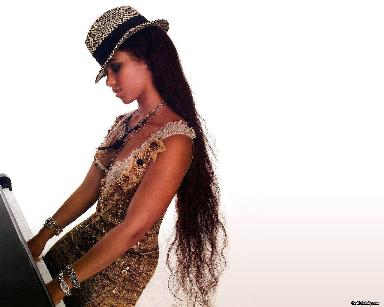 We determined that these pictures can also depict a alicia keys. Alicia Keys Wallpapers - Wallpaper Cave