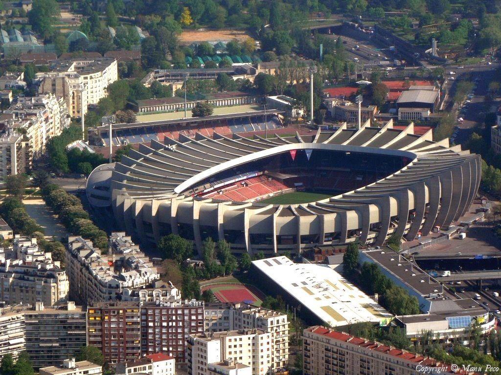 Paris Saint-Germain Stadion : OLYMPIAKOS-PARIS SAINT GERMAIN AMAZING COREO BY GATE 7 - ⚽️ veille de match au jan breydel stadion de bruges .