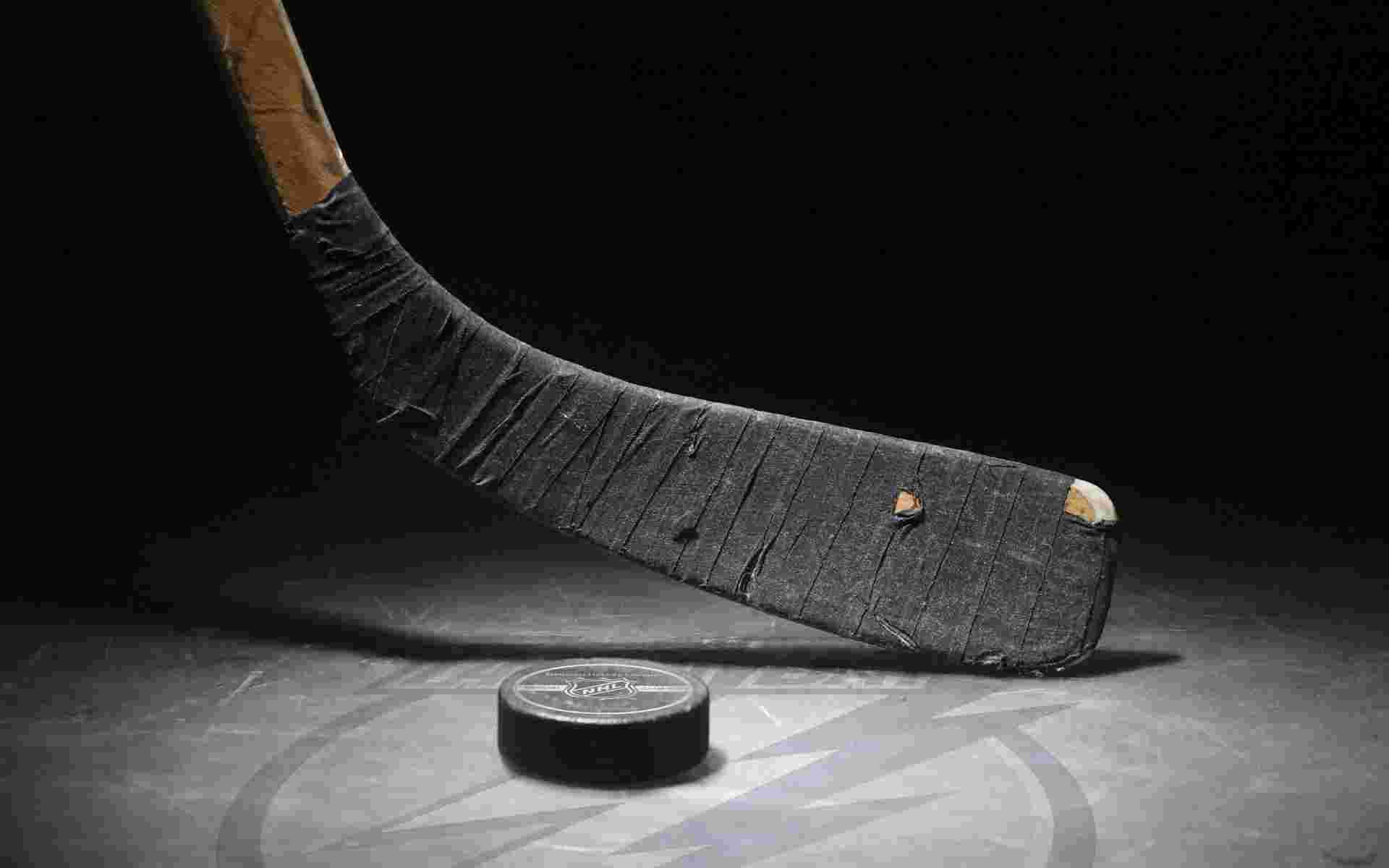 Select from 817498 premium hockey puck of the highest quality. Hockey Stick And Puck Wallpapers Wallpaper Cave