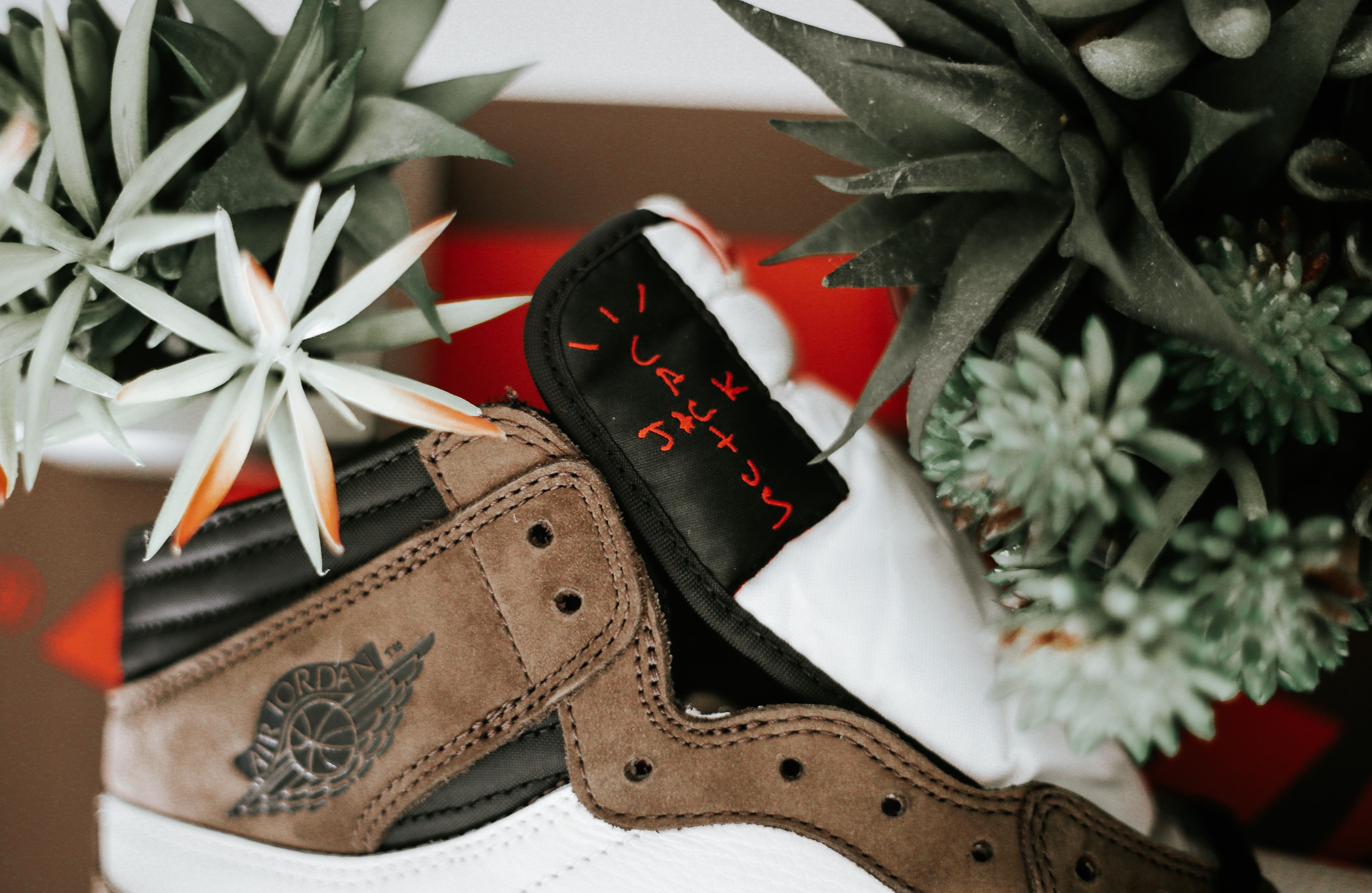 Making your desktop motivate you is one of the best ways to optimize it. Travis Scott Shoes Computer Wallpapers - Wallpaper Cave