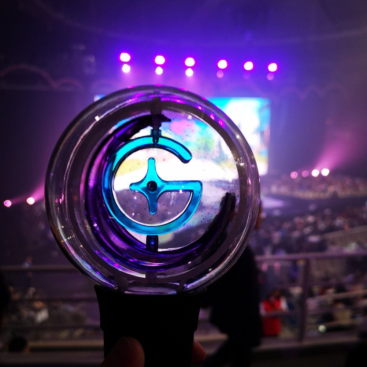 The next differentiator is the shape of the light stick. Gfriend Lightstick Wallpapers Wallpaper Cave