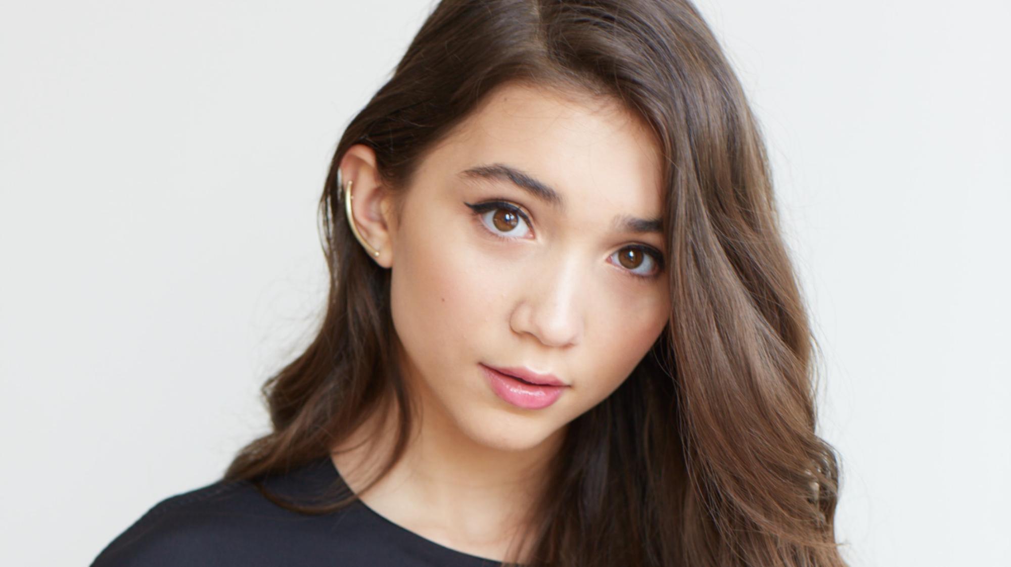 Get the scoop on what the plant looks like, how long it lasts, treatment, home remedies, and more. Rowan Blanchard Wallpapers Images Photos Pictures Backgrounds