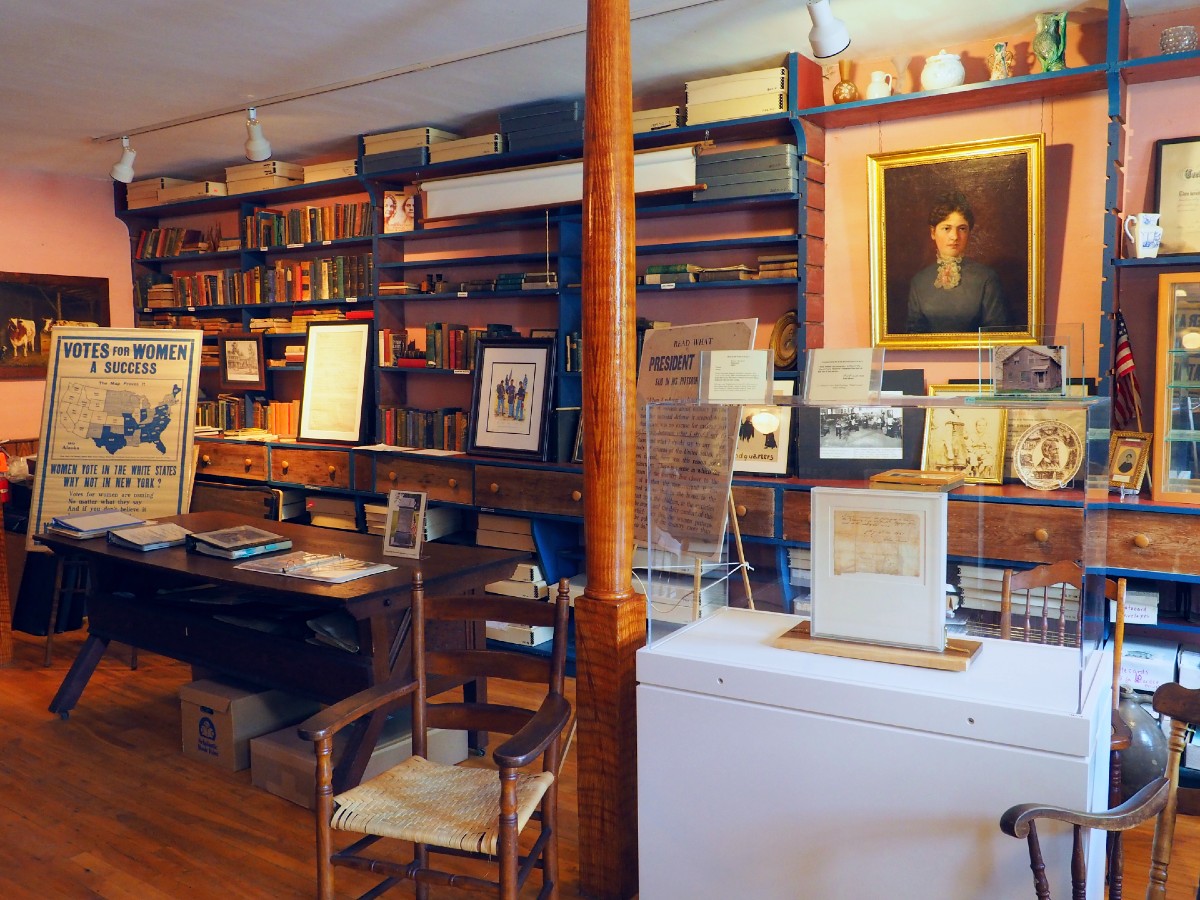 Howland-Stone-Store-Museum