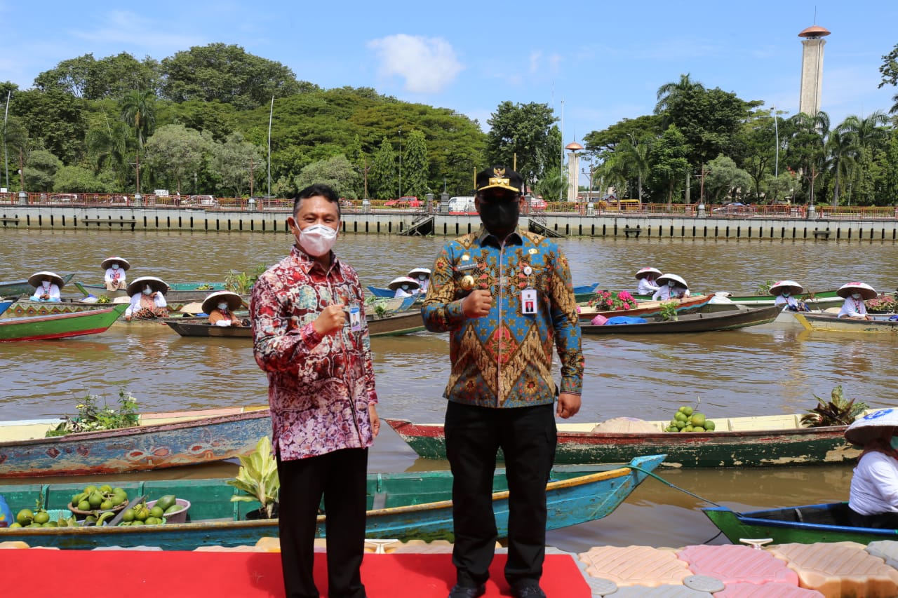 Safrizal Dorong Digitalisasi Pembayaran di Pasar Terapung Siring Kota  Banjarmasin, Berikut Manfaat Transaksi Non Tunai - Wartabanjar