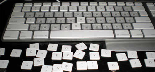 Itu keyboard dvorak + colemak aplikasi memiliki kedua tata letak keyboard. Colemak Keyboard aaaaargh! â Wayne Connor